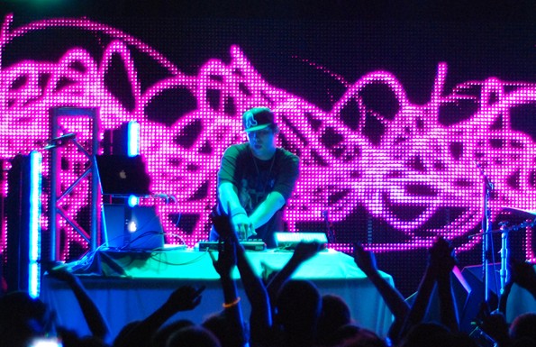 pretty-lights-live-e1283211474320